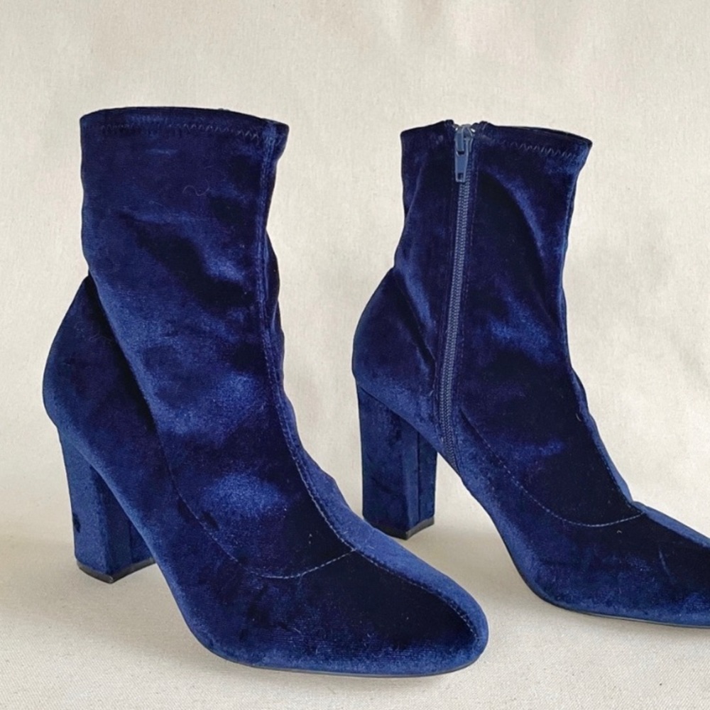 Madden girl blue velvet 3.5 inch heel boots size 8.5